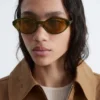 Sonnenbrille mit ovalem Rahmen