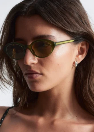 Sonnenbrille mit ovalem Rahmen