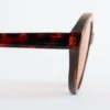 Sonnenbrille mit ovalem Rahmen