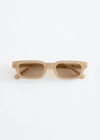 Sonnenbrille mit schmalem Rahmen