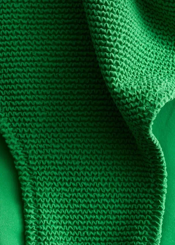 Strandkleid mit strukturierter Schleife Strandkleid mit strukturierter Schleife