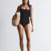 Strandkleid mit strukturierter Schleife Strandkleid mit strukturierter Schleife