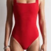 Strandkleid mit strukturierter Schleife Strandkleid mit strukturierter Schleife