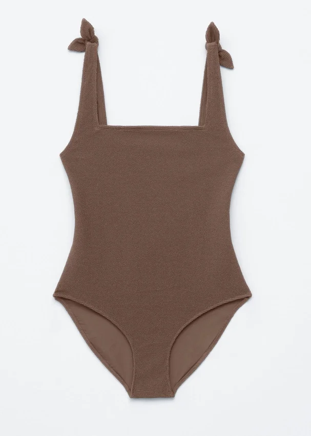 Strandkleid mit strukturierter Schleife Strandkleid mit strukturierter Schleife