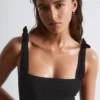 Strandkleid mit strukturierter Schleife Strandkleid mit strukturierter Schleife