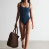 Strandkleid mit strukturierter Schleife Strandkleid mit strukturierter Schleife