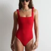 Strandkleid mit strukturierter Schleife Strandkleid mit strukturierter Schleife