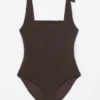 Strandkleid mit strukturierter Schleife Strandkleid mit strukturierter Schleife