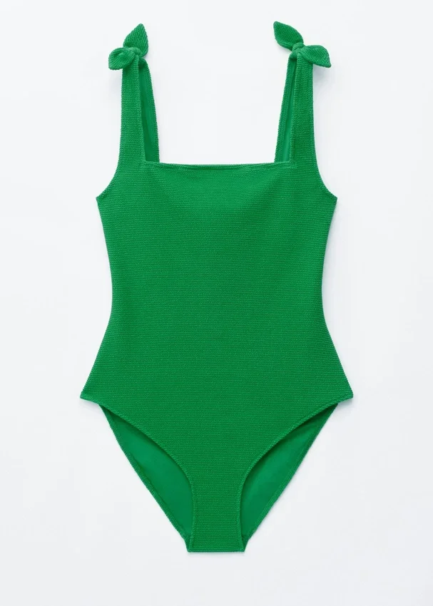 Strandkleid mit strukturierter Schleife Strandkleid mit strukturierter Schleife