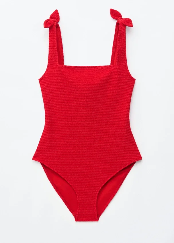 Strandkleid mit strukturierter Schleife Strandkleid mit strukturierter Schleife