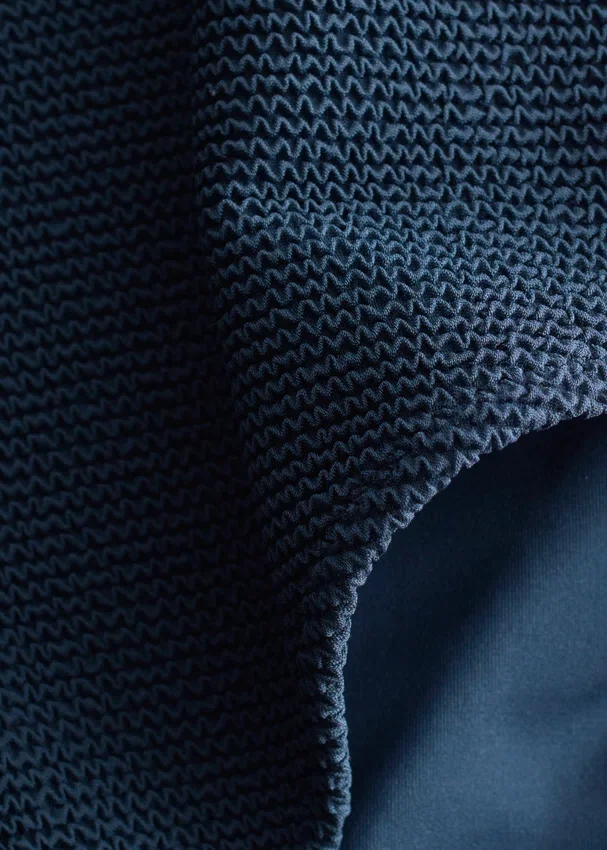 Strandkleid mit strukturierter Schleife Strandkleid mit strukturierter Schleife