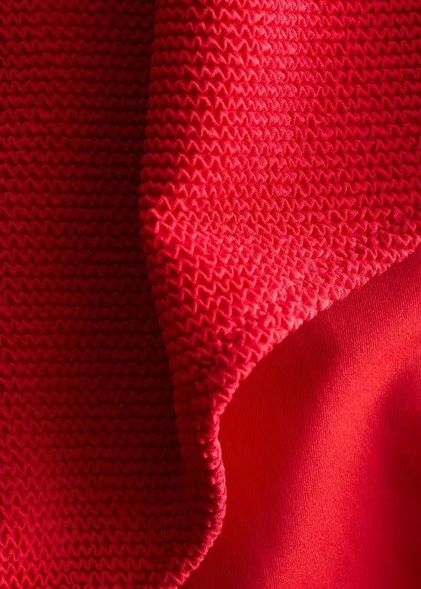 Strandkleid mit strukturierter Schleife Strandkleid mit strukturierter Schleife