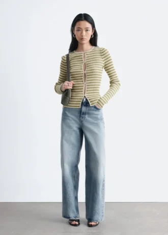 Strickcardigan mit Schlüssellochausschnitt und Rippbündchen vorne