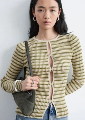 Strickcardigan mit Schlüssellochausschnitt und Rippbündchen vorne