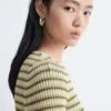 Strickcardigan mit Schlüssellochausschnitt und Rippbündchen vorne Strickcardigan mit Schlüssellochausschnitt und Rippbündchen vorne