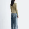 Strickcardigan mit Schlüssellochausschnitt und Rippbündchen vorne Strickcardigan mit Schlüssellochausschnitt und Rippbündchen vorne