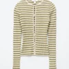 Strickcardigan mit Schlüssellochausschnitt und Rippbündchen vorne Strickcardigan mit Schlüssellochausschnitt und Rippbündchen vorne