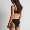 Strukturierte Bikini-Slips mit hoher Taille