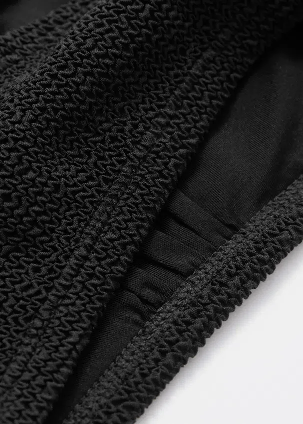 Strukturiertes Bikini-Oberteil mit quadratischem Ausschnitt Strukturiertes Bikini-Oberteil mit quadratischem Ausschnitt