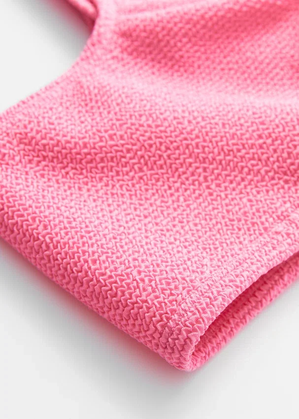 Strukturiertes Bikini-Oberteil mit quadratischem Ausschnitt Strukturiertes Bikini-Oberteil mit quadratischem Ausschnitt