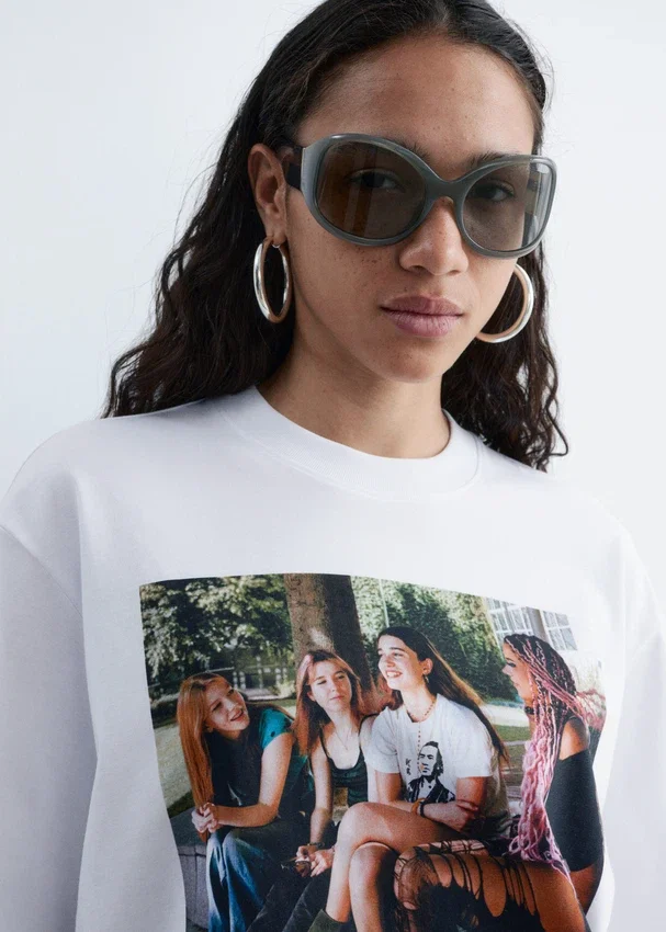 T-Shirt mit übergroßem Aufdruck T-Shirt mit übergroßem Aufdruck