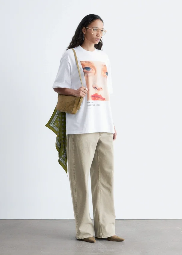 T-Shirt mit übergroßem Aufdruck T-Shirt mit übergroßem Aufdruck