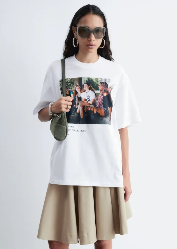 T-Shirt mit übergroßem Aufdruck T-Shirt mit übergroßem Aufdruck