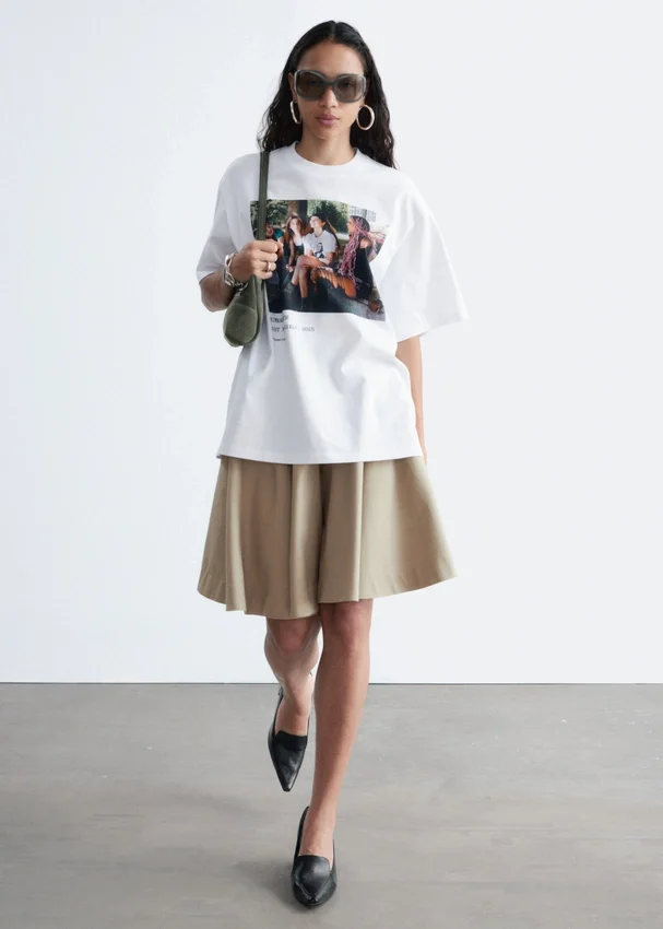 T-Shirt mit übergroßem Aufdruck T-Shirt mit übergroßem Aufdruck