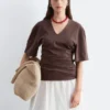 T-Shirt mit gerafftem V-Ausschnitt