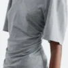 T-Shirt mit gerafftem V-Ausschnitt T-Shirt mit gerafftem V-Ausschnitt