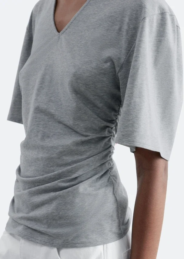 T-Shirt mit gerafftem V-Ausschnitt T-Shirt mit gerafftem V-Ausschnitt