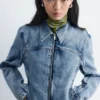 Taillierte Jeansjacke mit Reißverschluss