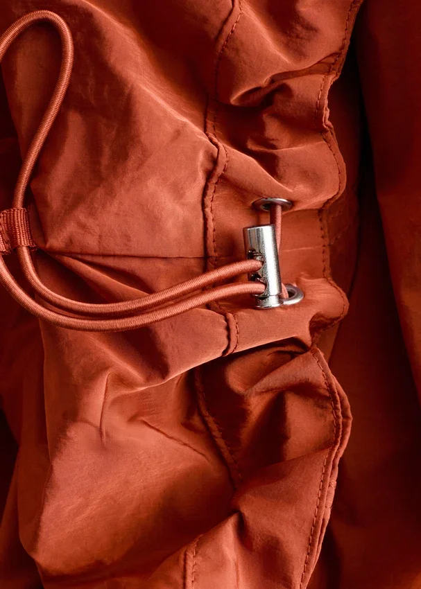 Technischer Nylon-Parka mit Kapuze Technischer Nylon-Parka mit Kapuze