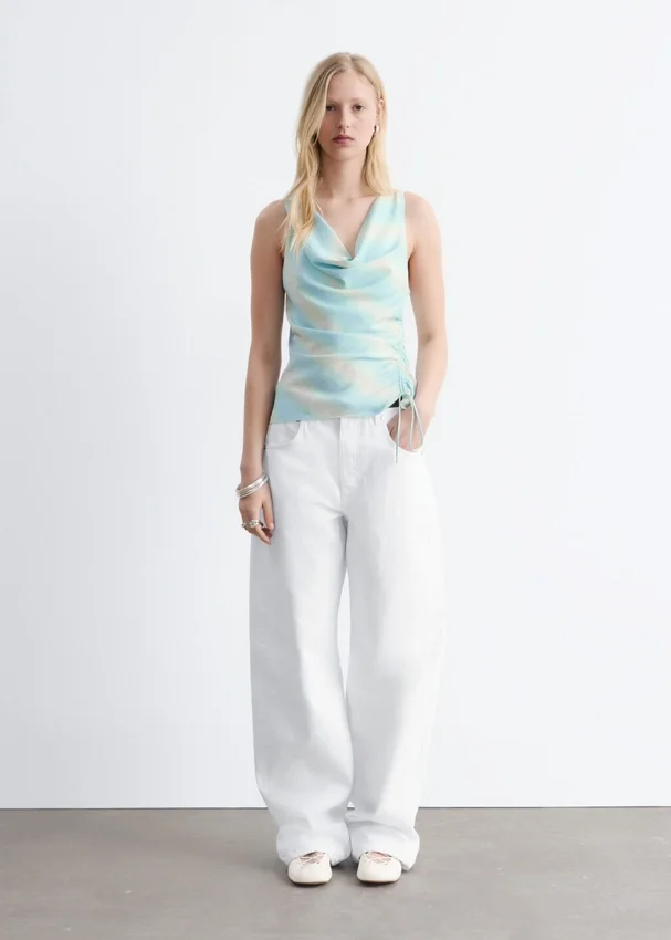 Top mit Cowl-Ausschnitt und Kordelzug Top mit Cowl-Ausschnitt und Kordelzug