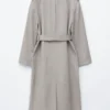 Trenchcoat aus Baumwoll-Woll-Mischung mit Bindegürtel