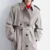 Trenchcoat aus Baumwoll-Woll-Mischung mit Bindegürtel