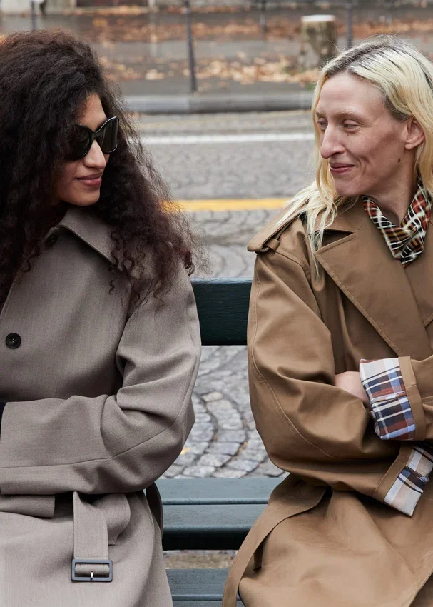 Trenchcoat aus Wolle mit Bindegürtel Trenchcoat aus Wolle mit Bindegürtel