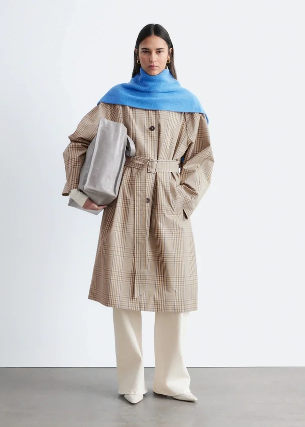 Trenchcoat mit kariertem Muster und Schnallengürtel Trenchcoat mit kariertem Muster und Schnallengürtel