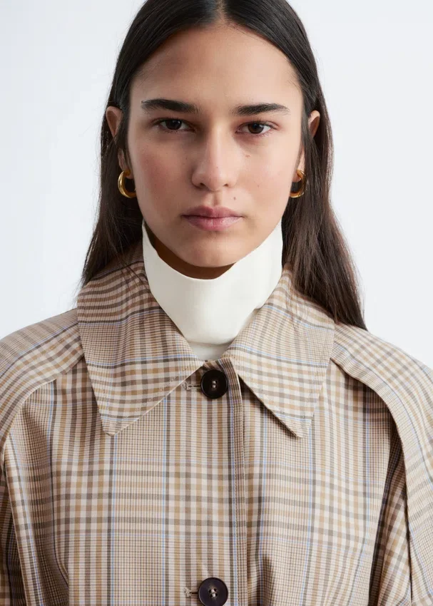 Trenchcoat mit kariertem Muster und Schnallengürtel Trenchcoat mit kariertem Muster und Schnallengürtel
