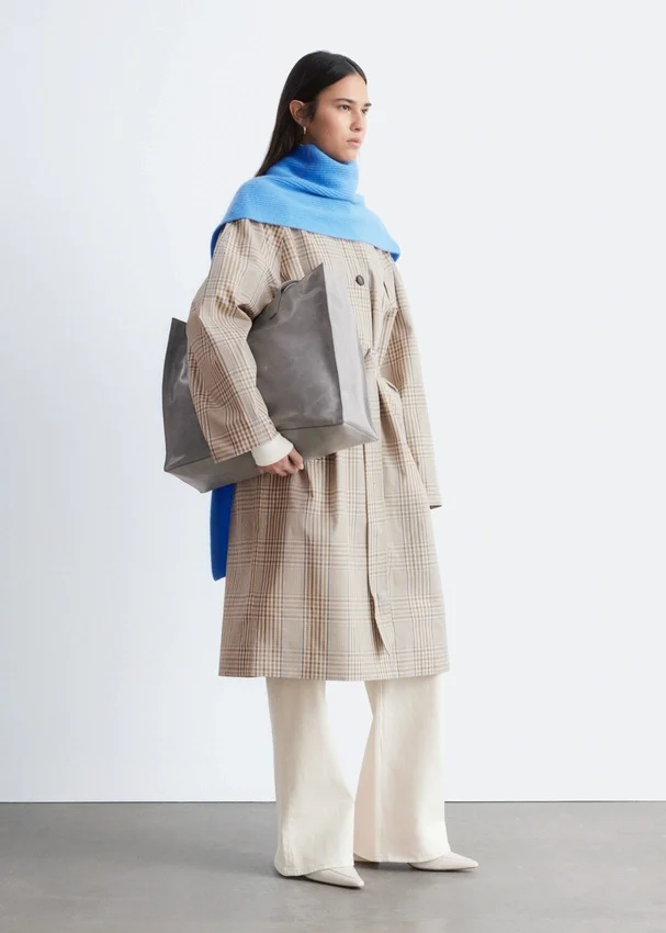 Trenchcoat mit kariertem Muster und Schnallengürtel Trenchcoat mit kariertem Muster und Schnallengürtel