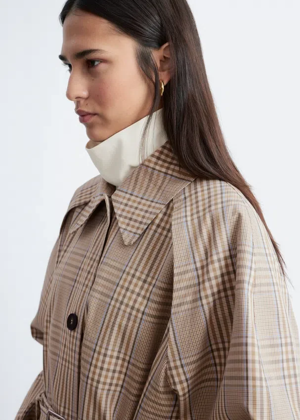 Trenchcoat mit kariertem Muster und Schnallengürtel Trenchcoat mit kariertem Muster und Schnallengürtel