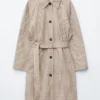 Trenchcoat mit kariertem Muster und Schnallengürtel Trenchcoat mit kariertem Muster und Schnallengürtel