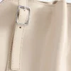 Unauffällige Schultertasche aus Leder