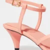 Verzierte Ledersandaletten mit Absatz
