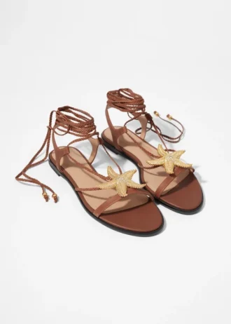 Verzierte Riemchensandalen