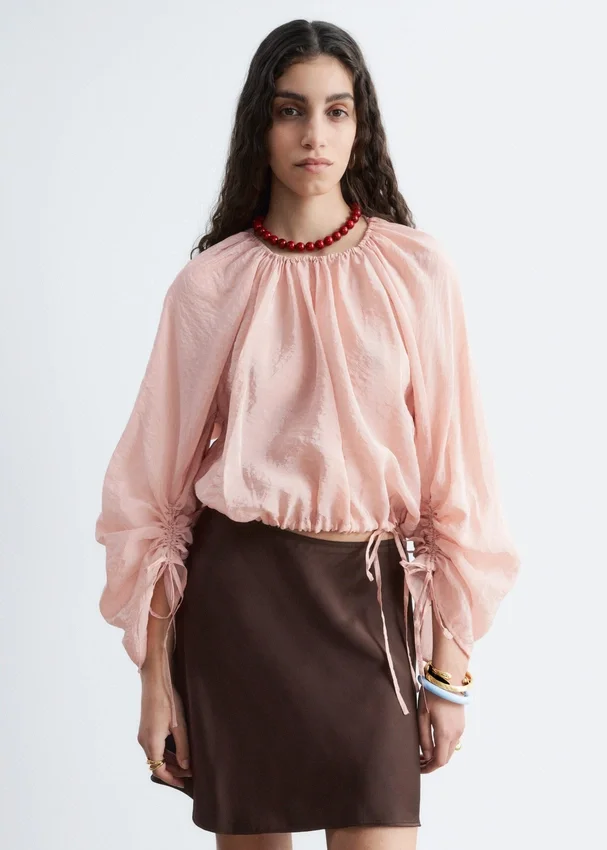Voluminöse Bluse mit Bindedetails Voluminöse Bluse mit Bindedetails
