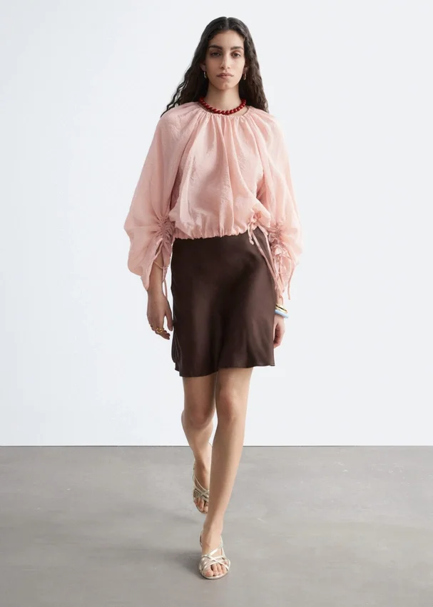 Voluminöse Bluse mit Bindedetails Voluminöse Bluse mit Bindedetails