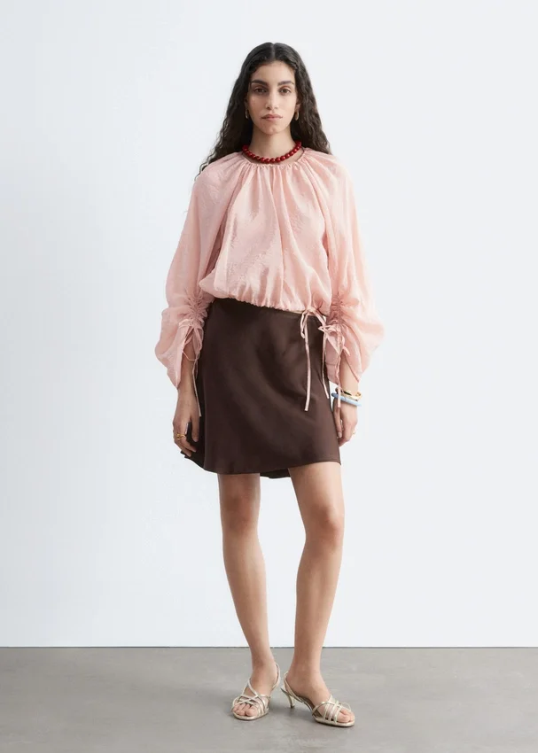 Voluminöse Bluse mit Bindedetails Voluminöse Bluse mit Bindedetails