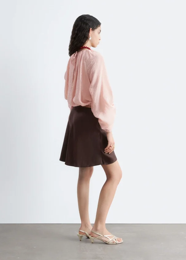 Voluminöse Bluse mit Bindedetails Voluminöse Bluse mit Bindedetails