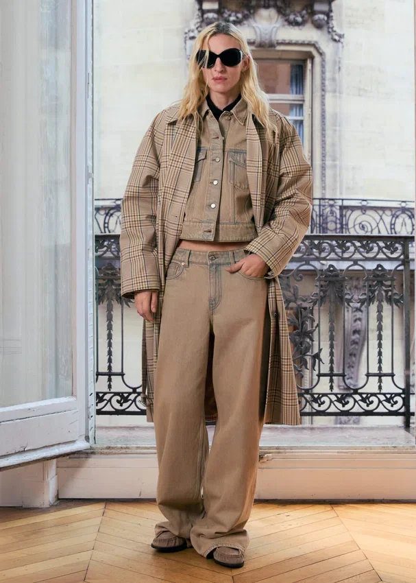 Trenchcoat mit kariertem Muster und Schnallengürtel Trenchcoat mit kariertem Muster und Schnallengürtel